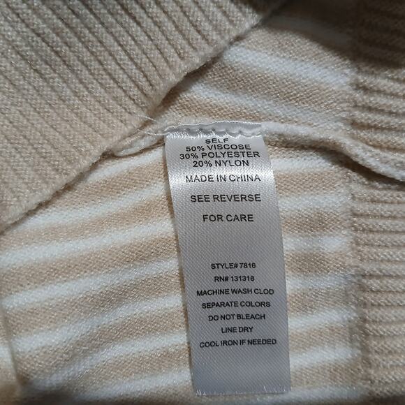 Autumn Skye Women's Medium lightweight cream and white sweater crew neck - Picture 9 of 9